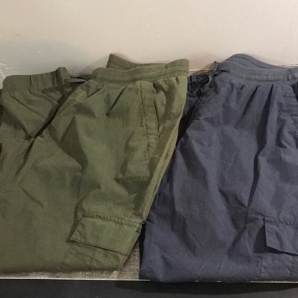 Women’s Old Navy multiple pockets joggers size M petite EUC 2 pair green & blue